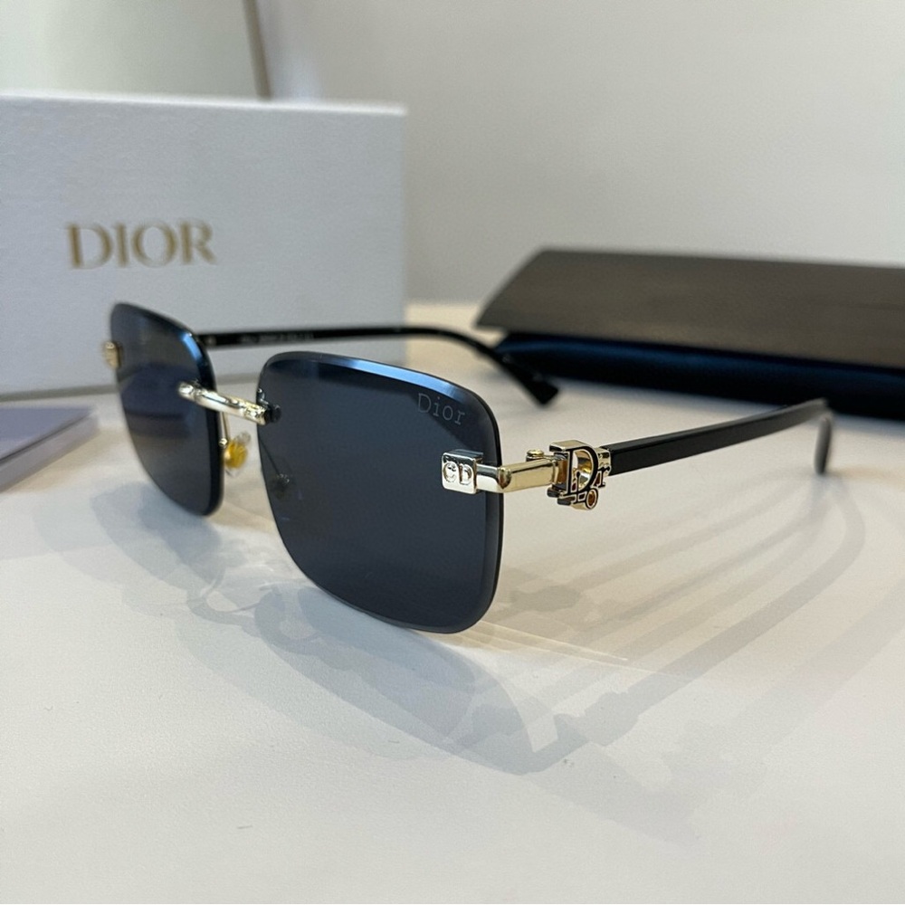 Dior Black Rectangular Sunglasses with Polished Finish - Picture 2 of 10